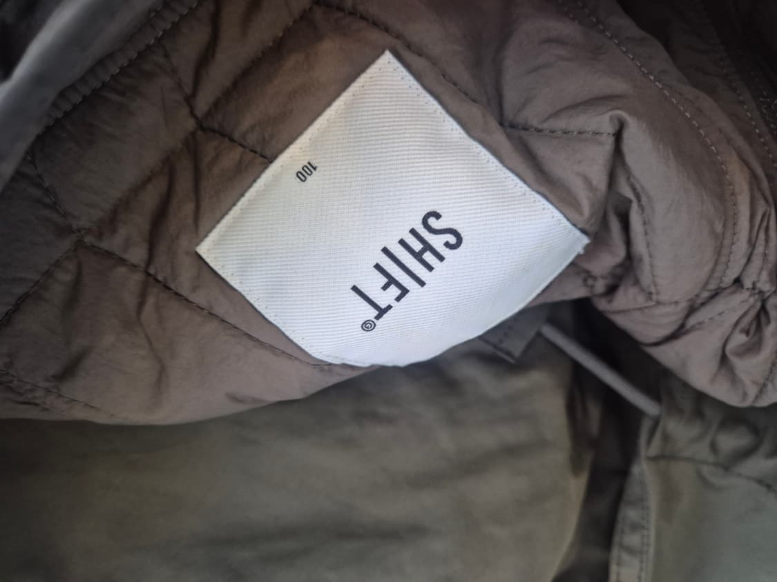 SHIFTG 브랜드의 카키색 야상 코트입니다-100사이즈 상품이미지8