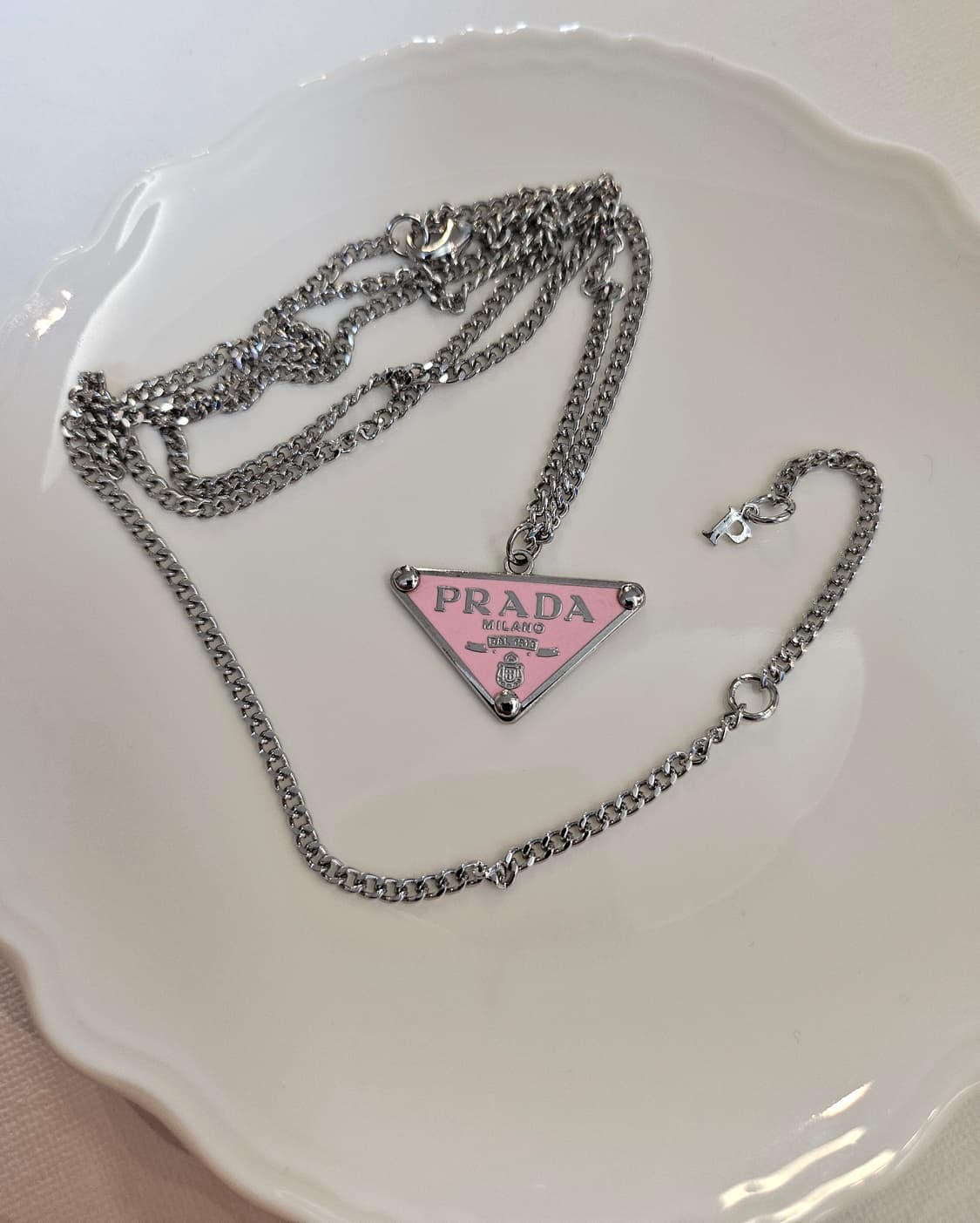 프라다 업사이클링 롱체인 목걸이 핑크 상품이미지1