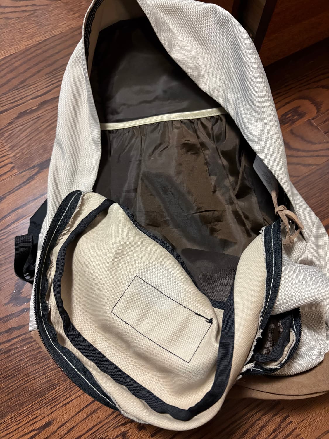 잔스포츠 백팩 베이지 상품이미지5