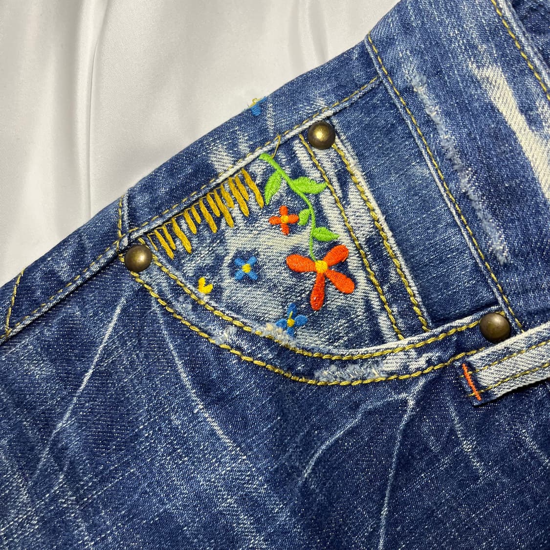 Lolita Jeans . 엠브로이드 부츠컷 워싱진 상품이미지7