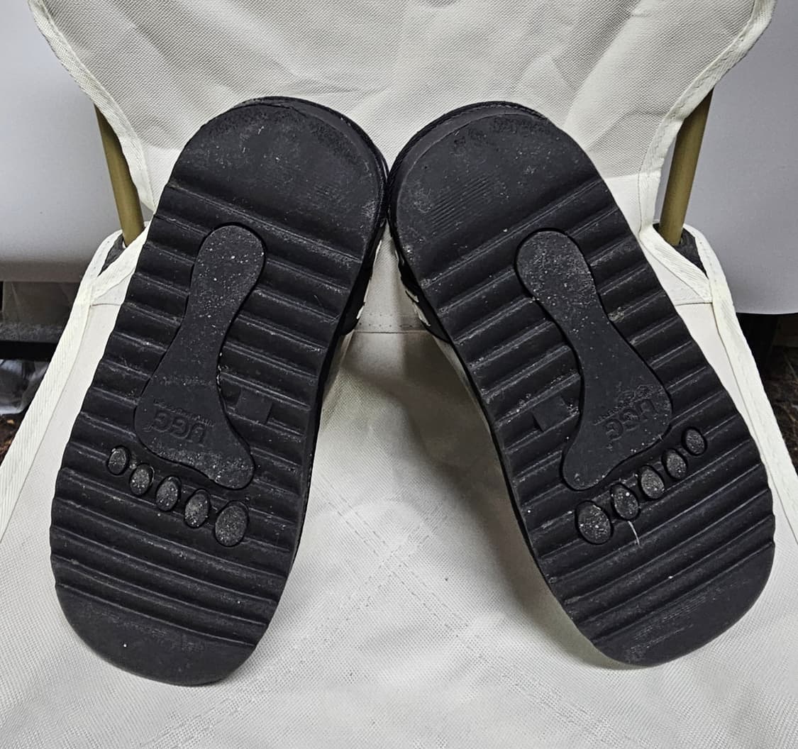 UGG 어그 부츠 클리어 블랙  EU33-34 (200-210) 상품이미지4