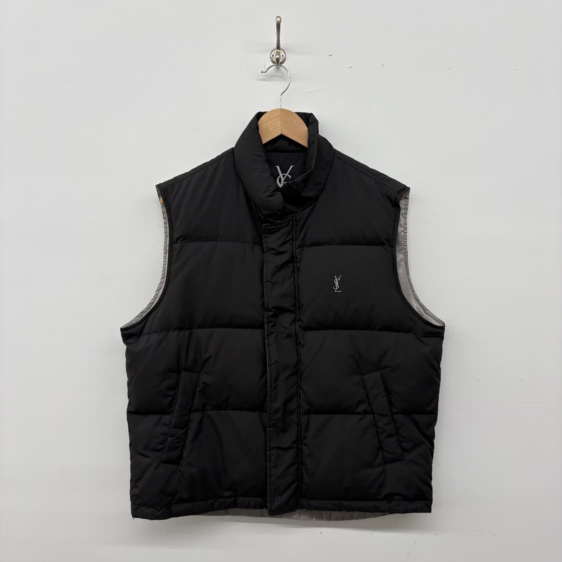 입생로랑 블랙 패딩 조끼 남/M 상품이미지1