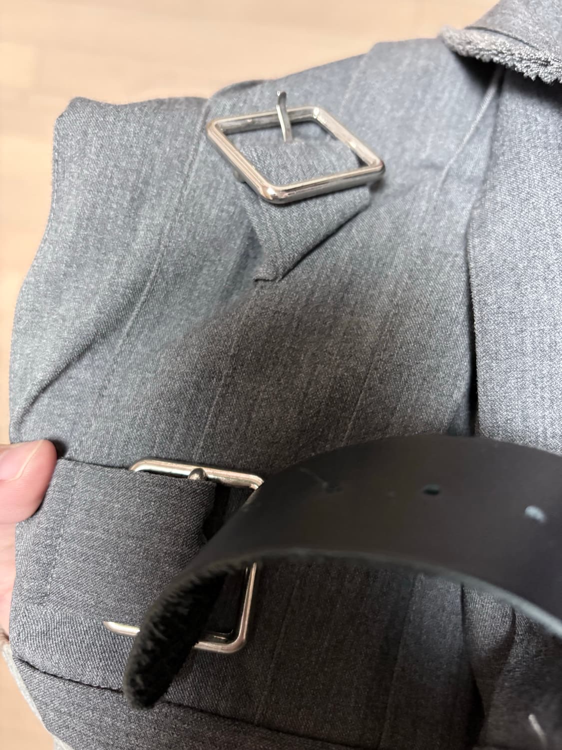 할로미늄 플리츠 미니 랩스커트 그레이 상품이미지3