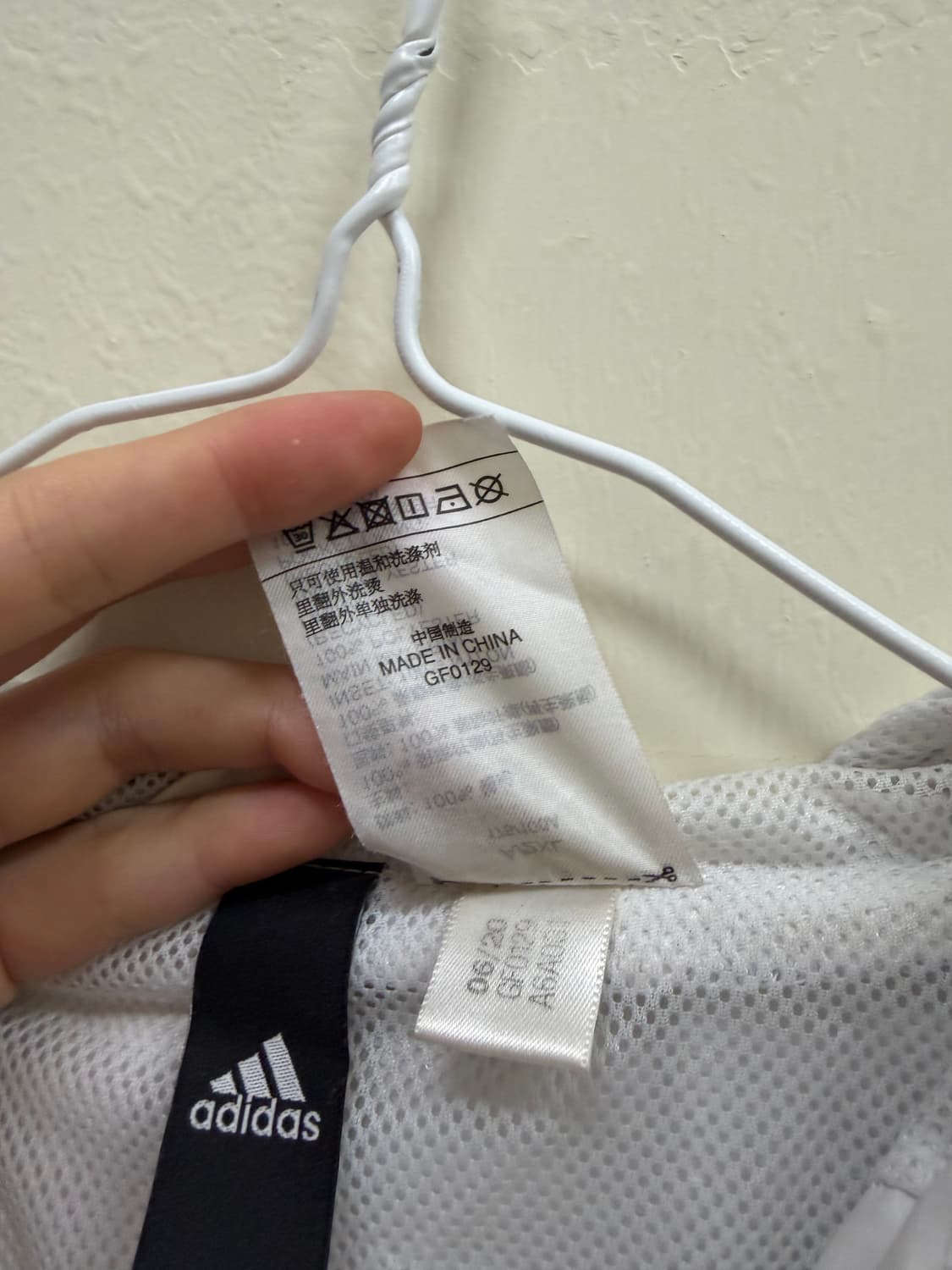 아디다스 카키 화이트 바람막이 상품이미지3