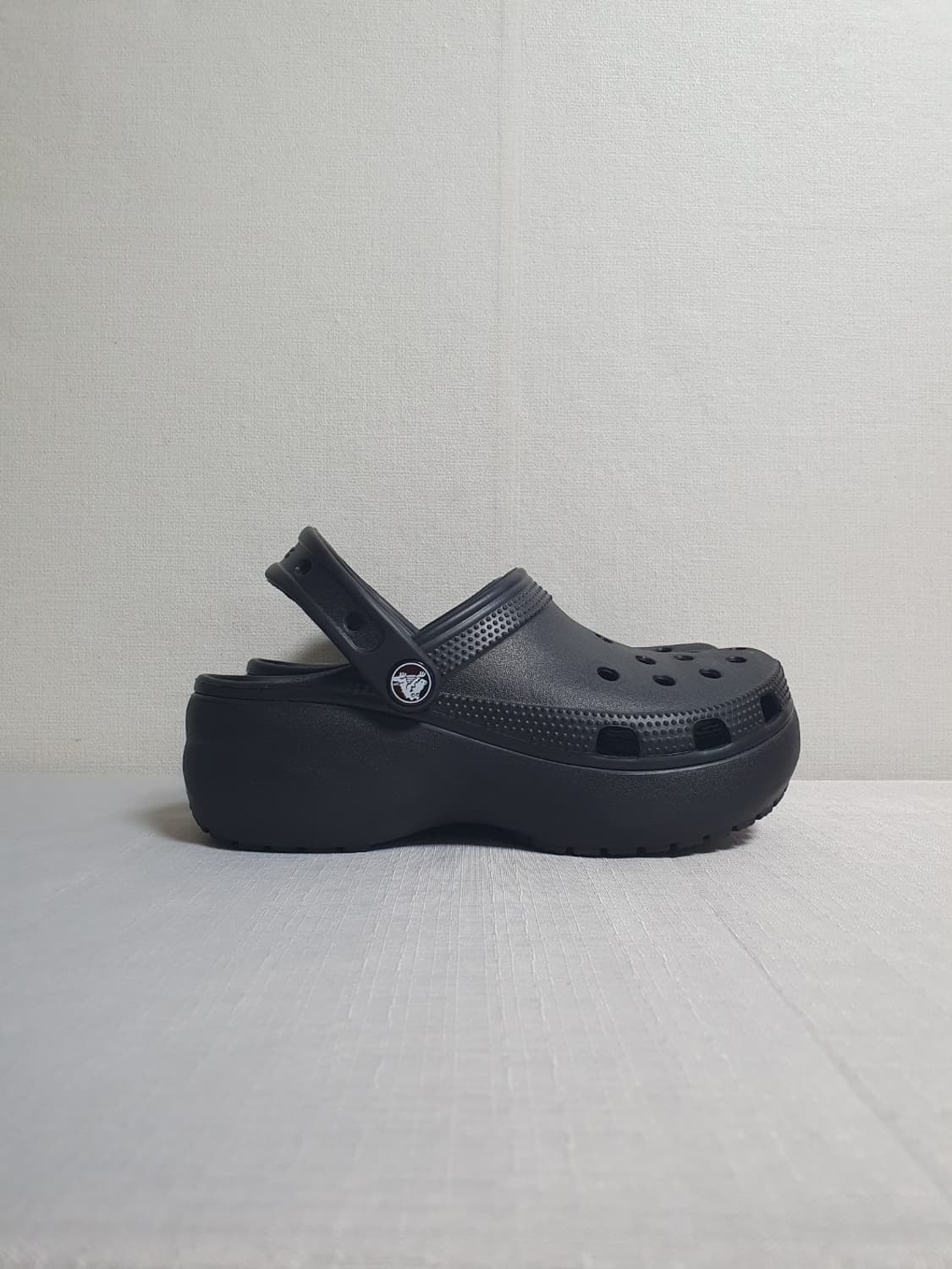 크록스 클래식 플랫폼 클로그 블랙 220mm 상품이미지1