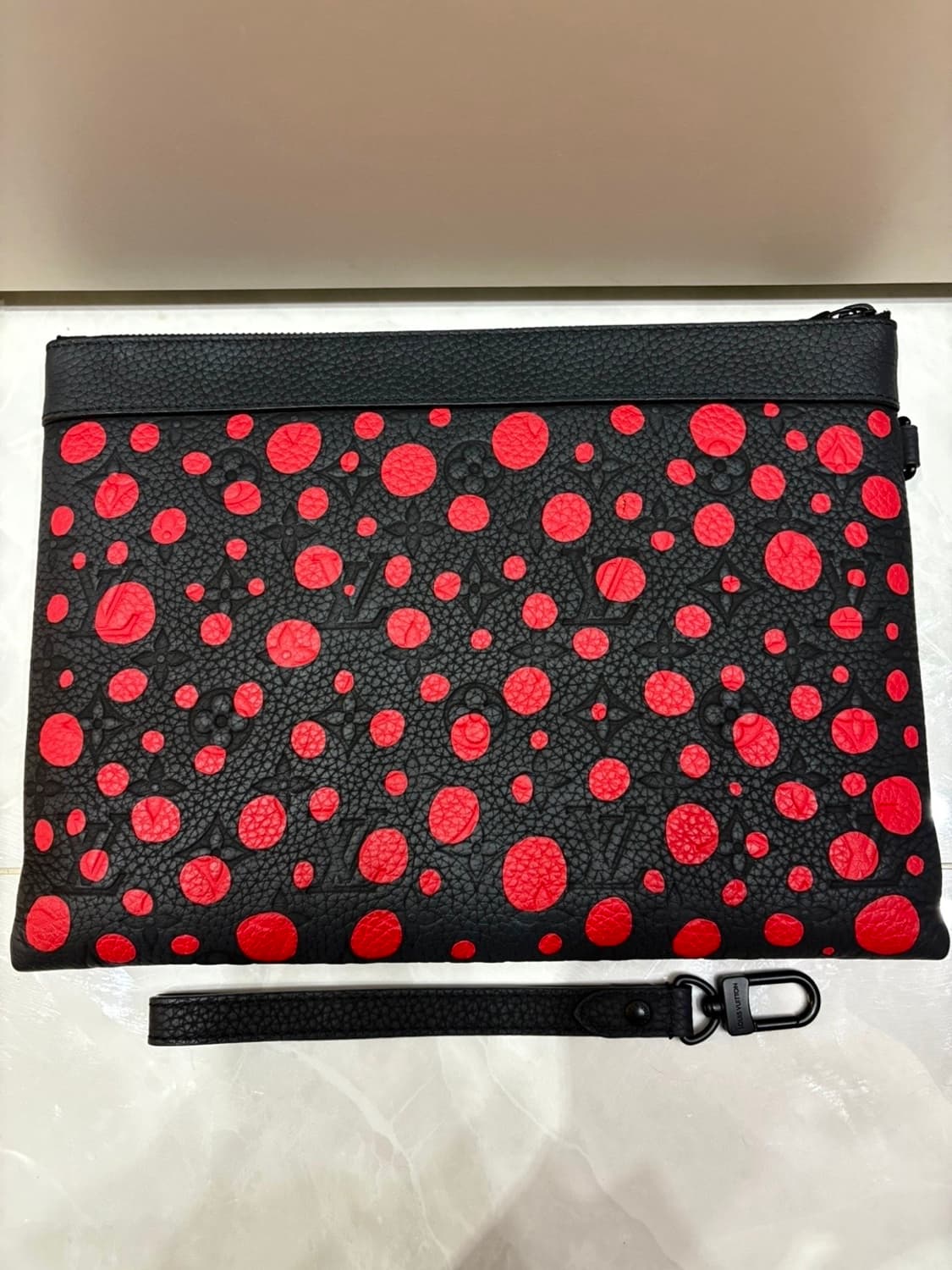 루이비통 x 쿠사마야요이 클러치 상품이미지2