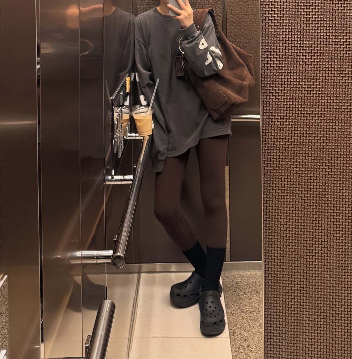 (필인더블랭크xDASHA) D Wide Strap Bag _Brown 상품이미지3
