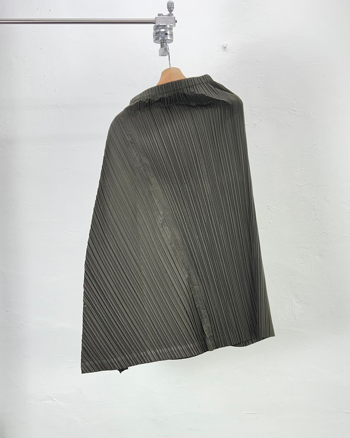 이세이 미야케 89-90AW 카키 플리츠 셋업 상품이미지2