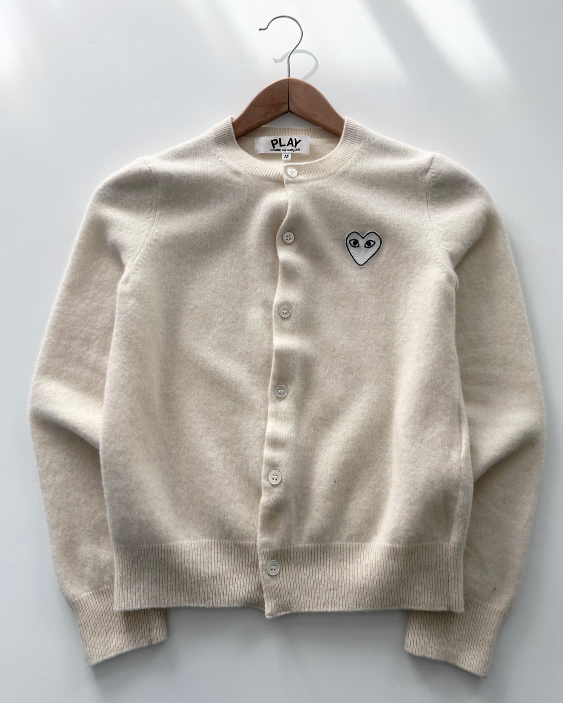 COMMEdesGARÇONS 꼼데가르송 하트와펜 아이보리컬러 울 가디건 상품이미지3
