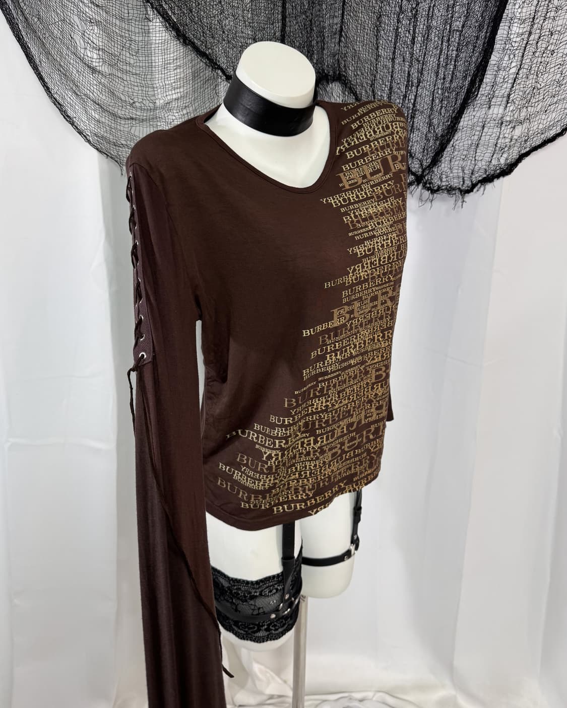 brown lettering corset t-shirt 상품이미지1