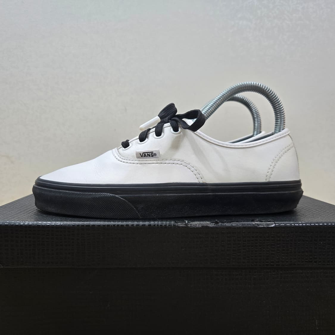 235 반스 어센틱 검솔 화이트 블랙 상품이미지3