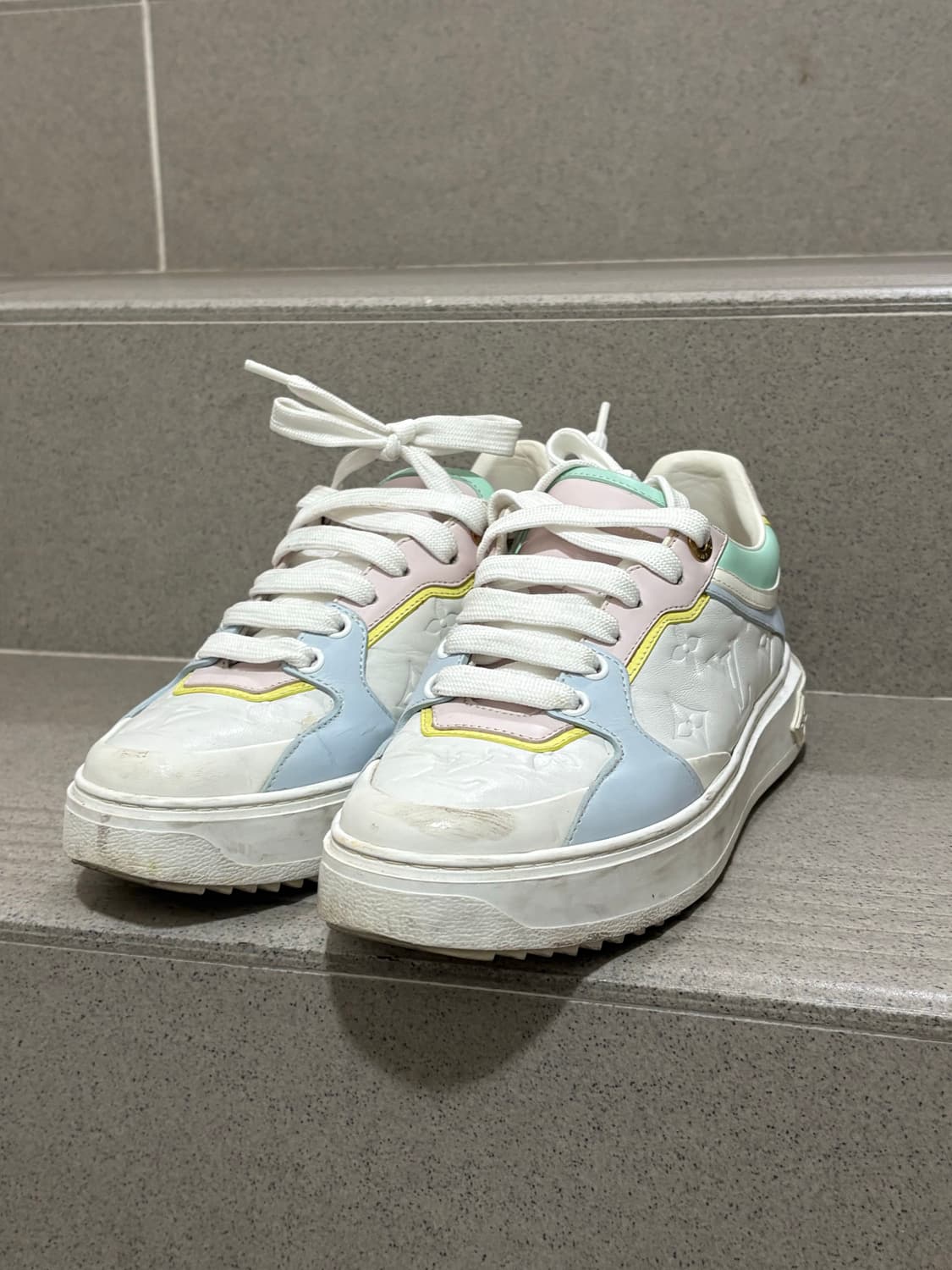 백프로 정품) 루이비통 멀티컬러 파스텔 타임아웃 스니커즈 상품이미지2