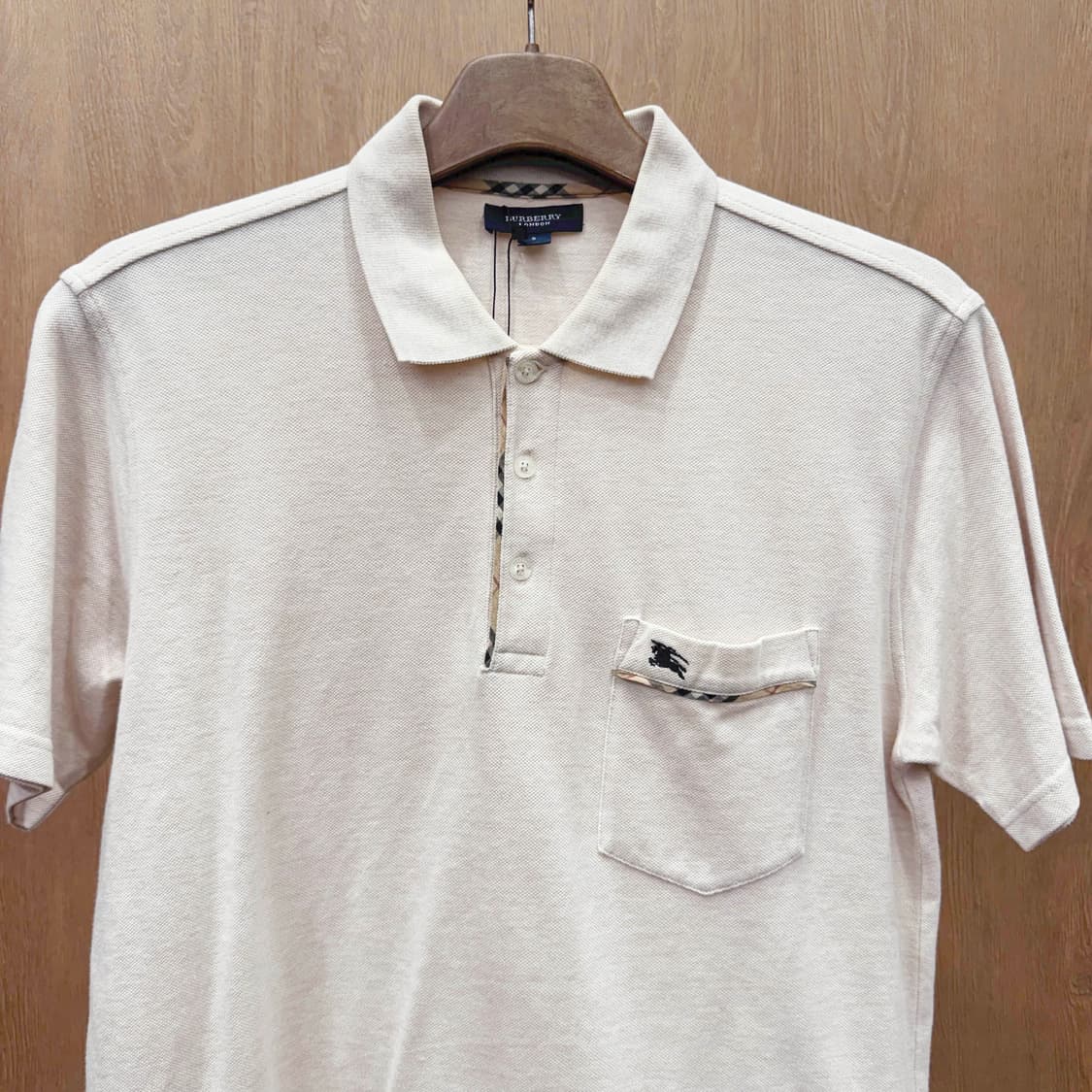 버버리 런던 코튼 포켓 카라 반팔 티셔츠 체크 디테일 아이보리 상품이미지4