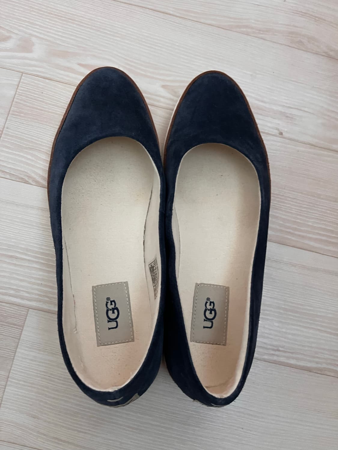 UGG 어그 네이비 플랫 슈즈(245mm) 상품이미지6