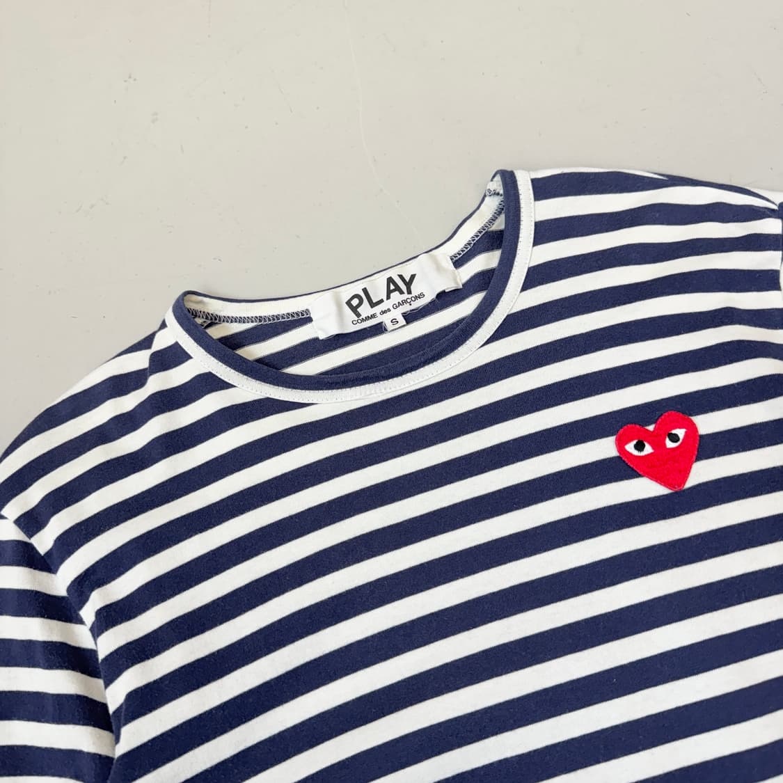 꼼데가르송 하트로고 스트라이프 단가라 롱슬리브 긴팔티셔츠 상품이미지3
