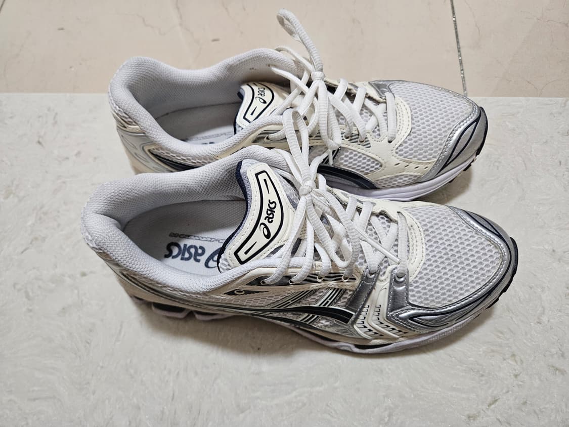 아식스 젤카야노 14 화이트 미드나잇 260mm 팝니다 상품이미지2