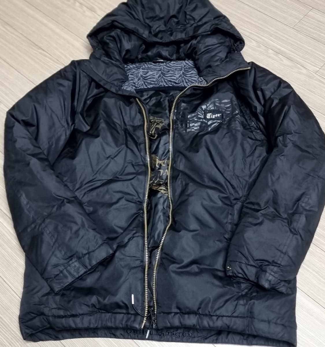 오니츠카타이거 블랙 후드 패딩 점퍼(95-100) 상품이미지1