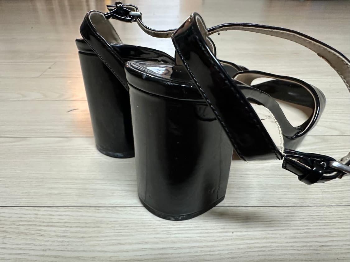 자라 블랙 에나멜 통굽 스트랩 샌들 245 상품이미지6