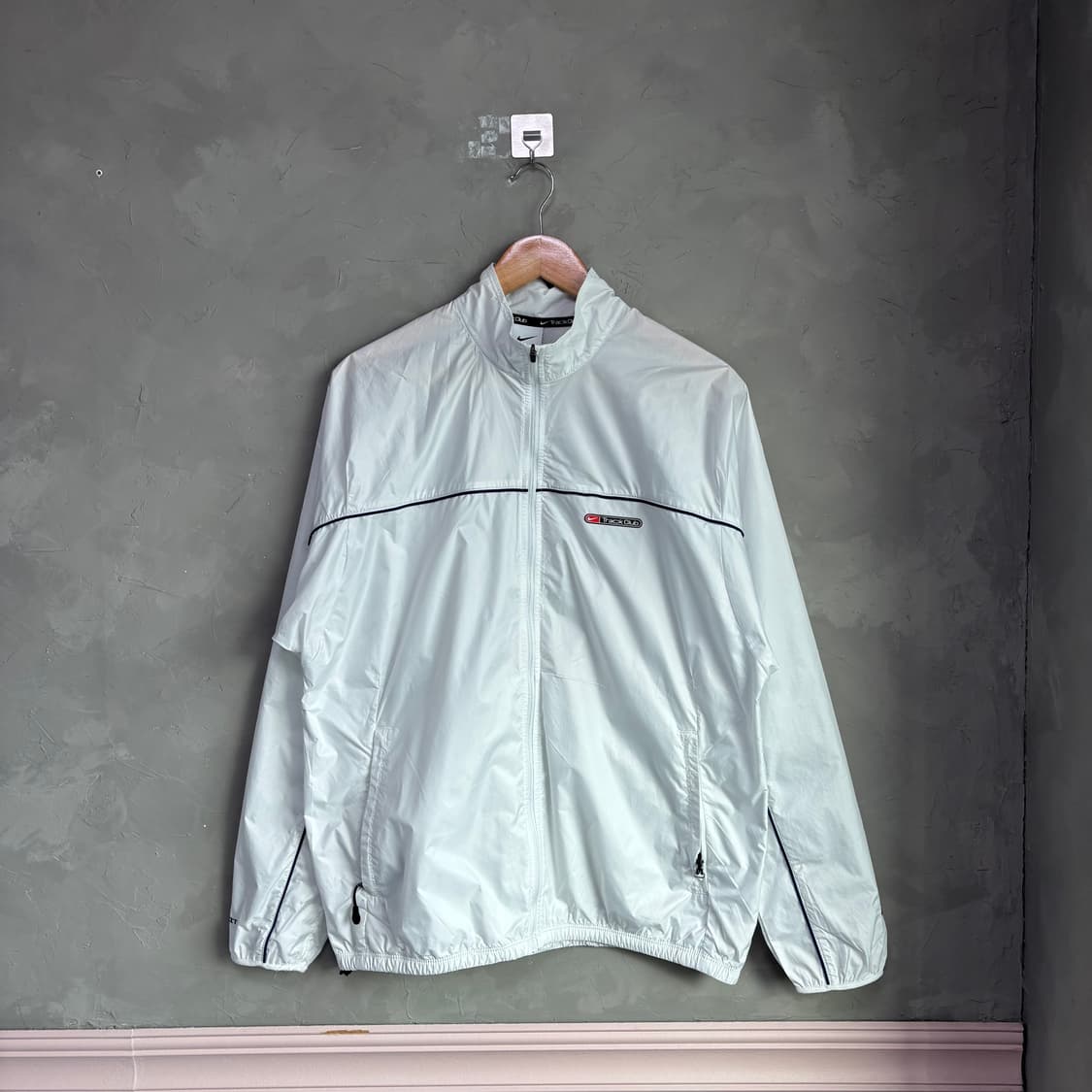 나이키 스톰핏 트랙클럽 바람막이 화이트 상품이미지1