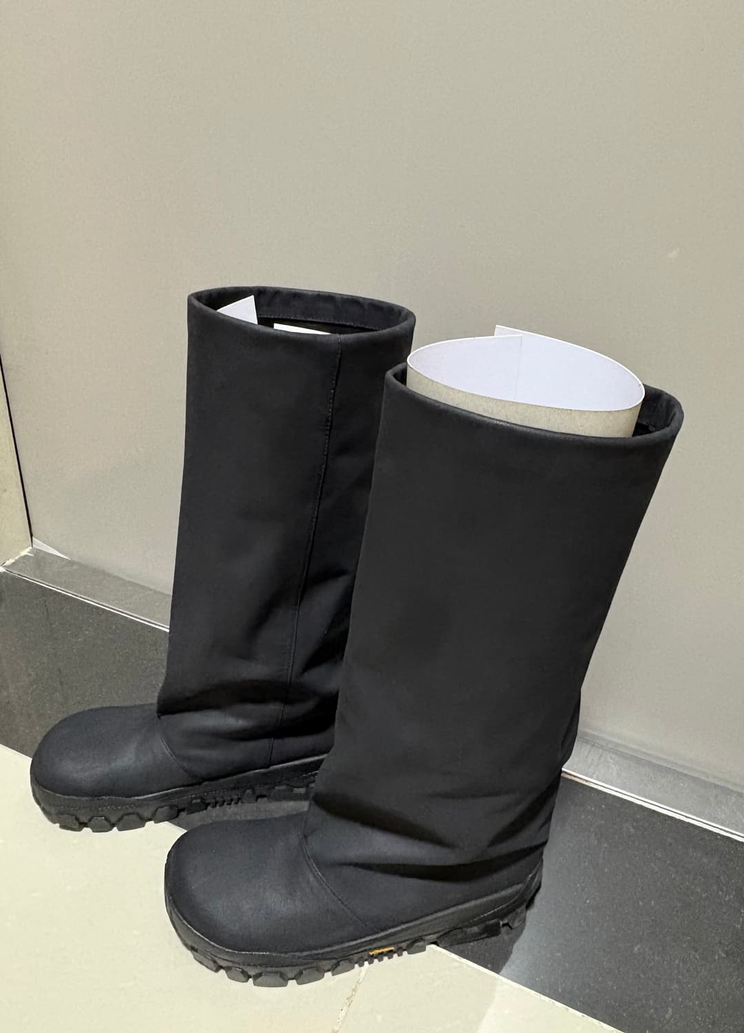 쓰리투에이티 VIBRAM GRUNGE LEATHER BOOTS BLACK 상품이미지5