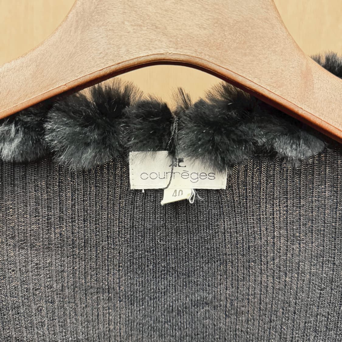 꾸레쥬 골지 니트 오픈 가디건 퍼 트리밍 디테일 레귤러핏 블랙 상품이미지6