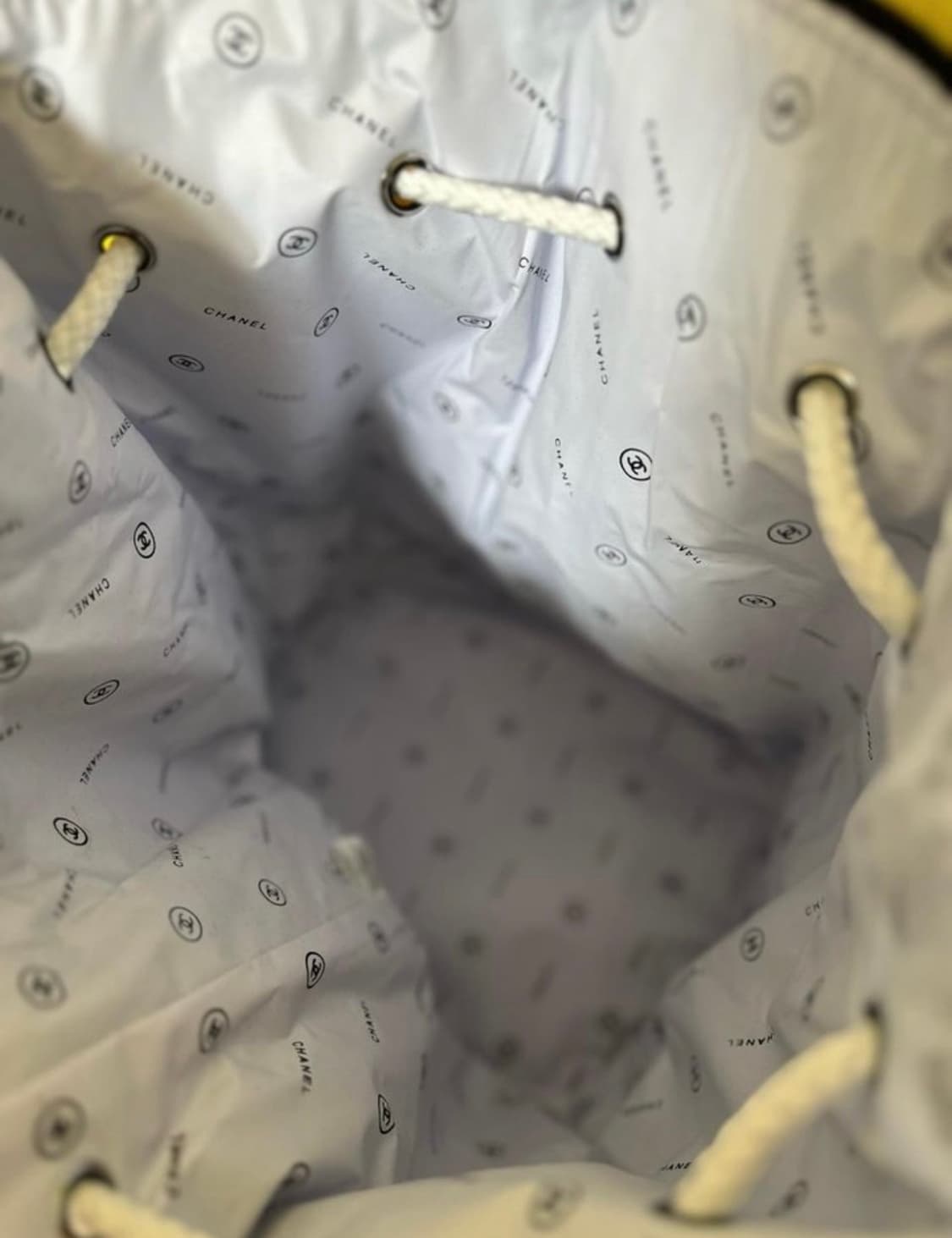 샤넬 블랙 드로스트링 버킷백 상품이미지4