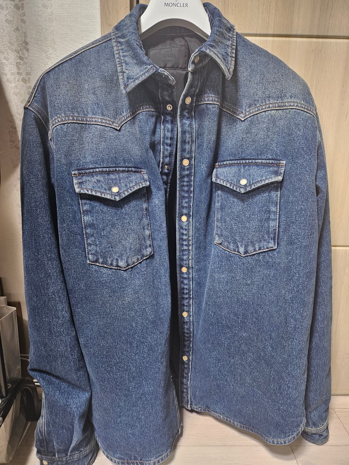 프라다 데님 다운 자켓 판매합니다 상품이미지1