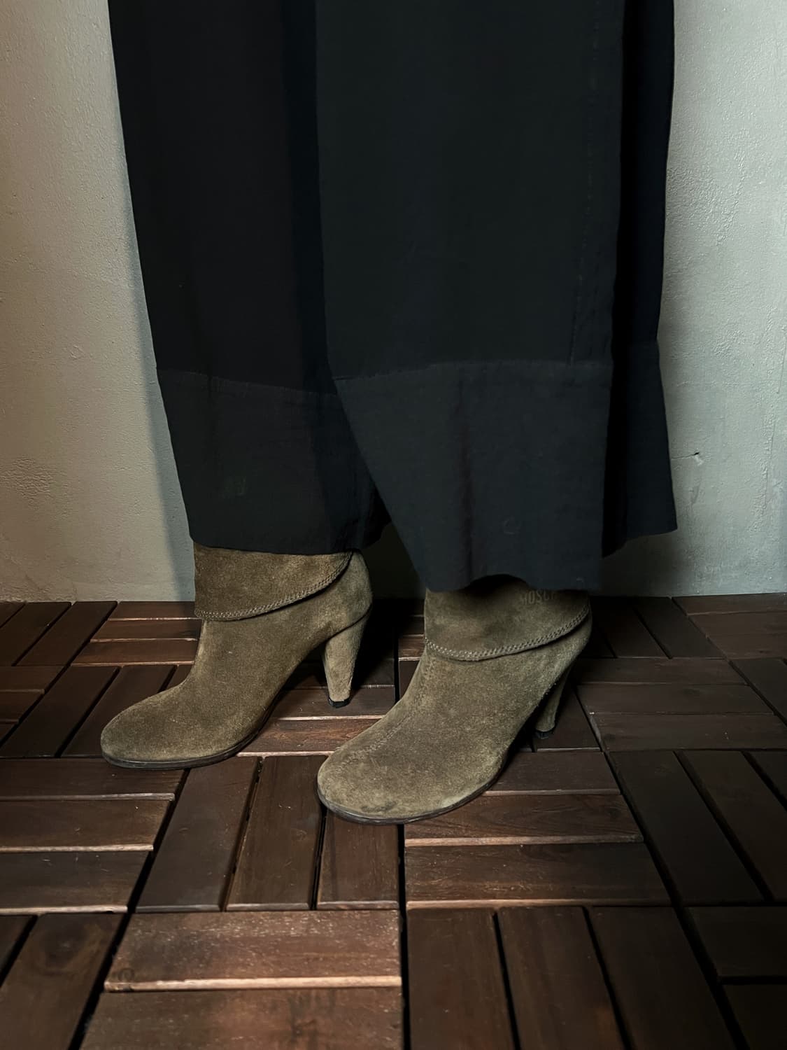 모스키노 스웨이드 힐 상품이미지2