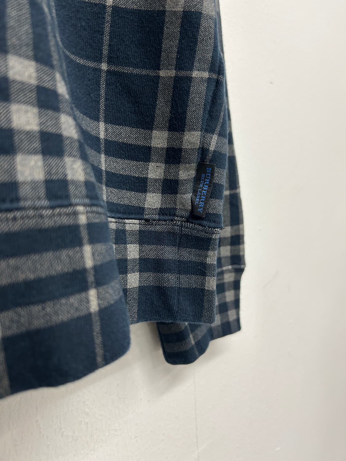 JPN 버버리 블루라벨 체크 패턴 맨투맨 상품이미지3