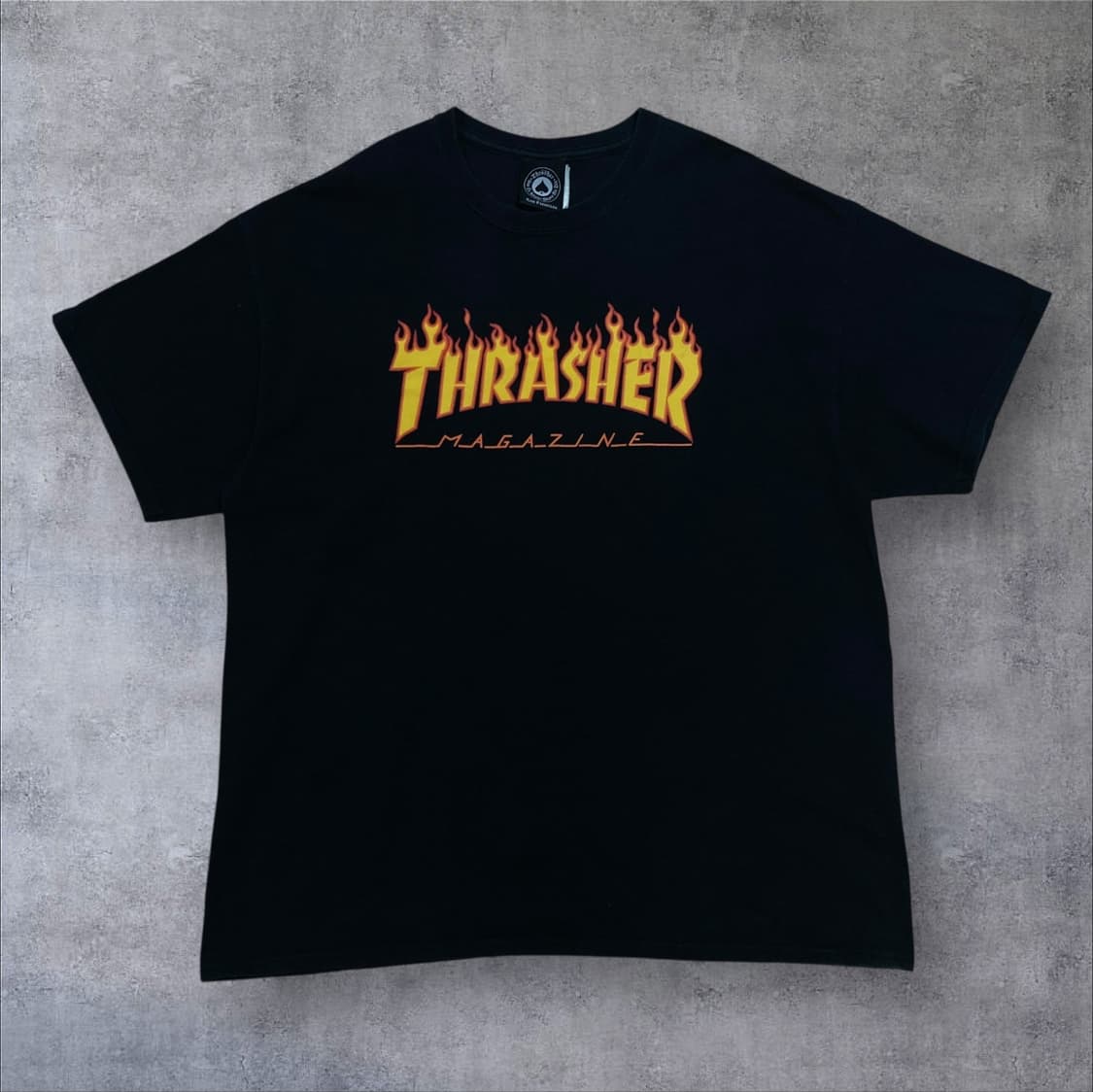 트래셔 스펠아웃 빅로고 블랙 반팔티 상품이미지1