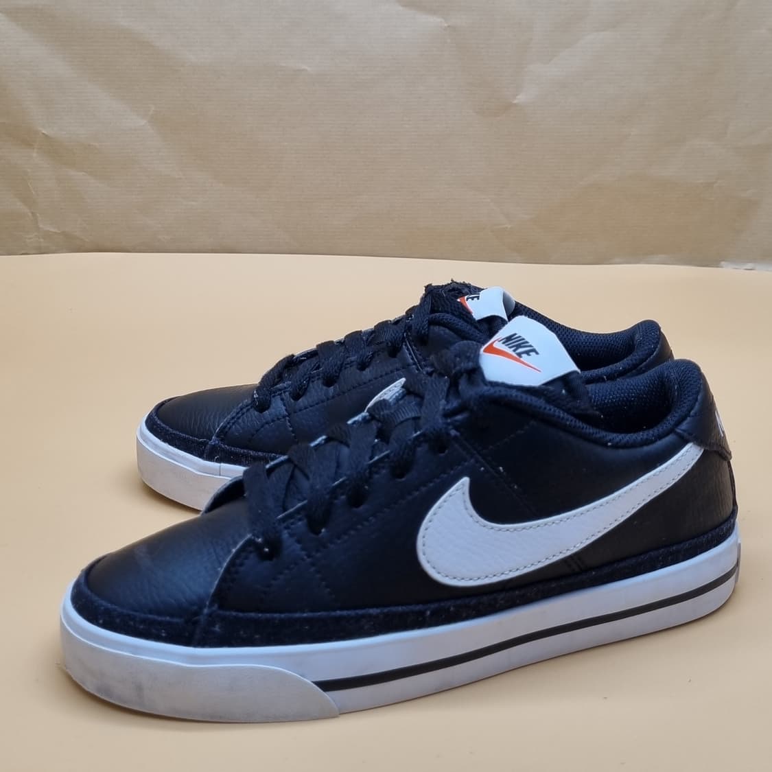 나이키 코트 레거시. 레더 스니커즈225 상품이미지1