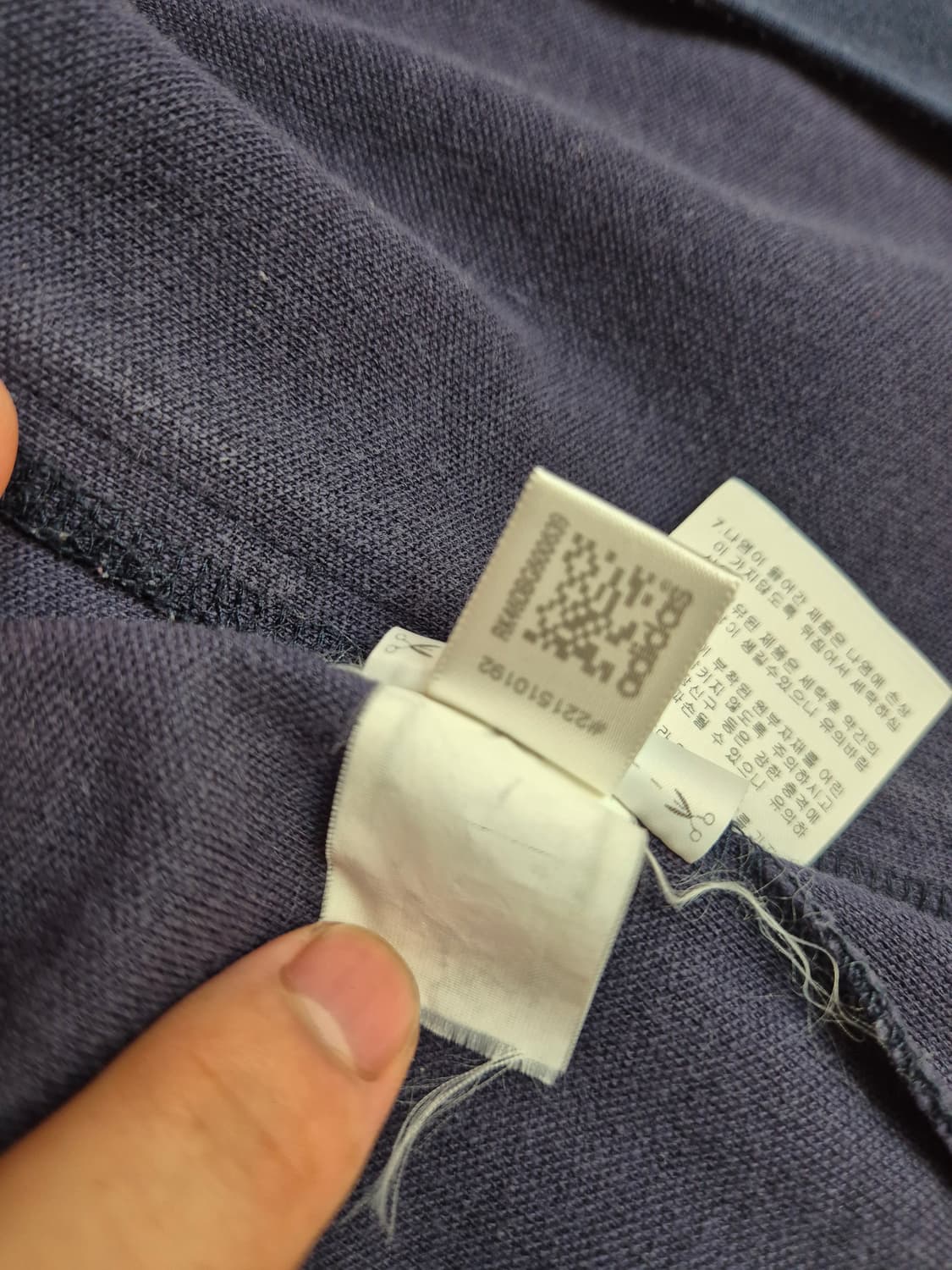 아디다스 유로파 트랙탑 상의 네이비 색상입니다. 사이즈는 90이고, 여성 상품이미지6