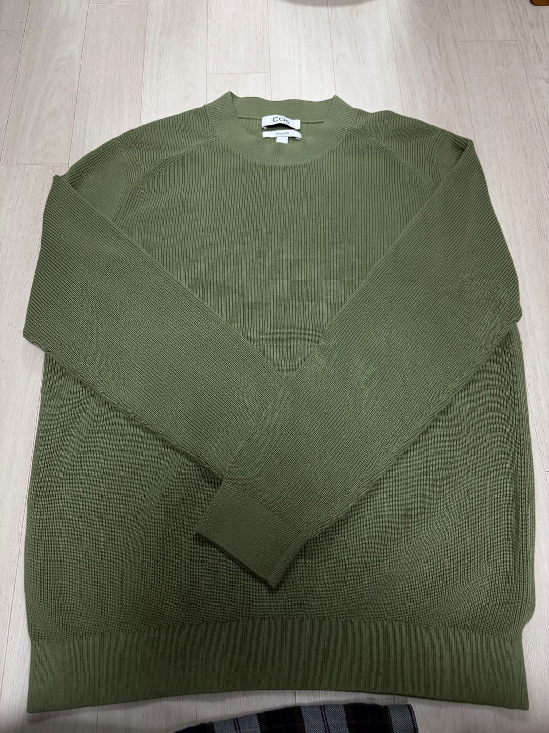 COS 리브드 니트 그린 레귤러핏 L 상품이미지4