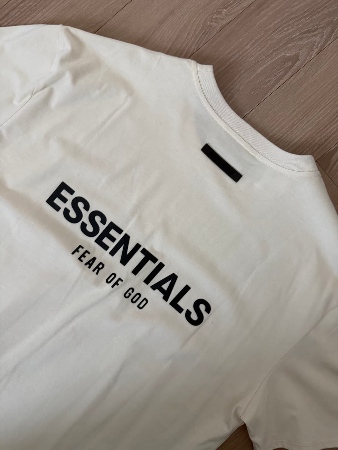 에센셜 티셔츠 크림 상품이미지1