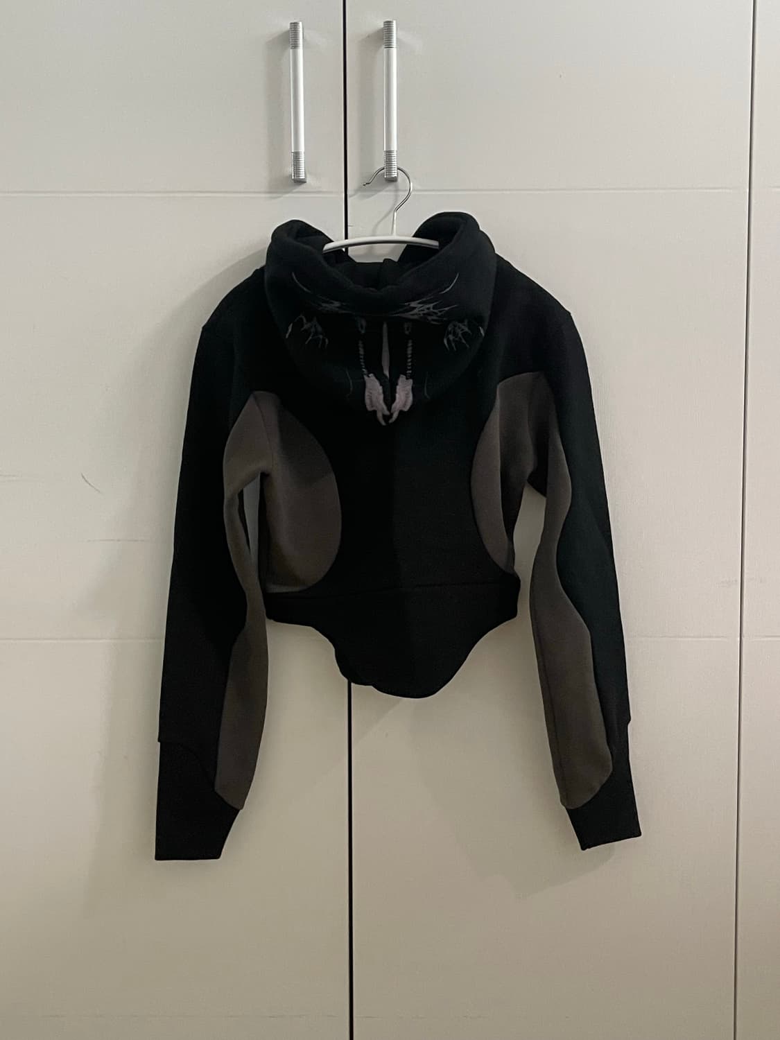 오호스 OJOS 커브드 그래픽 후디(블랙) 상품이미지2