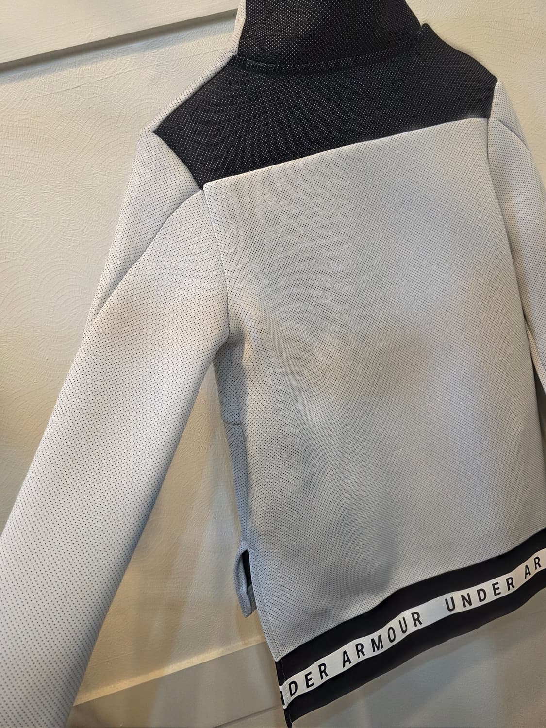 언더아머 흰색 XS 여성 폴라 맨투맨티셔츠 상품이미지7