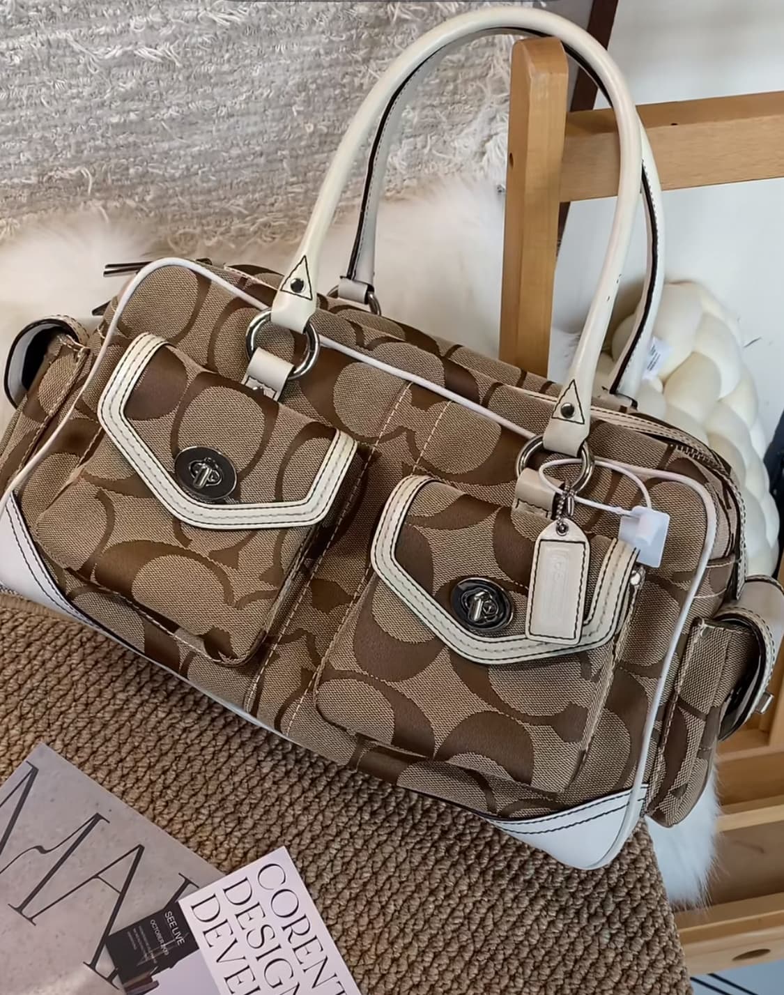 coach vintage turnlock hobo bag 코치 바게트백 상품이미지1