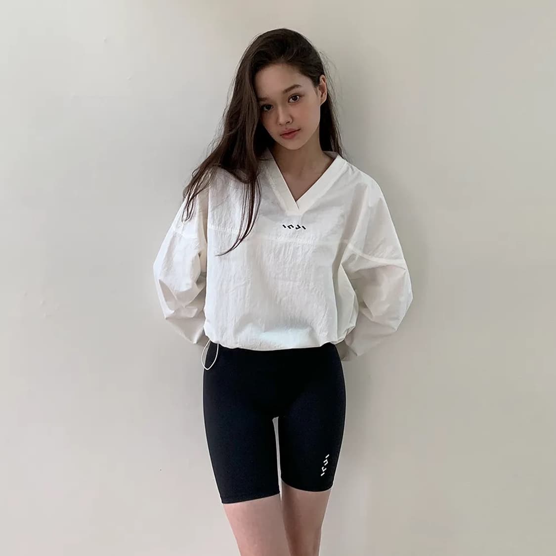 인지액티브 나일론 브이넥 스웻셔츠 아이보리 상품이미지4