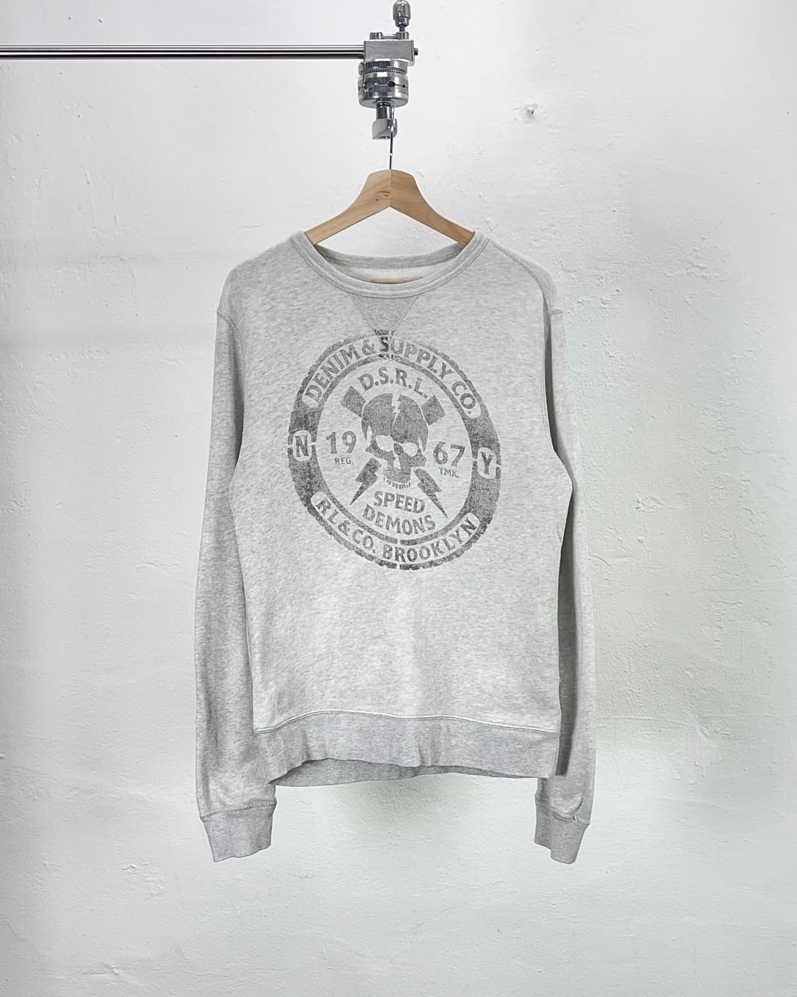 데님 앤 서플라이 오트밀 헤더 DSRL 스컬 그래픽 프린팅 크루넥 스웨트 상품이미지1