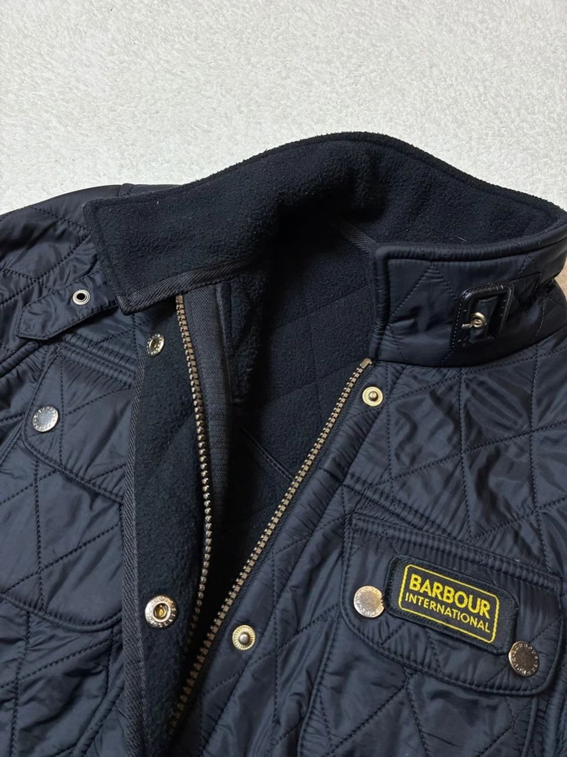 바버 인터네셔널 블랙 폴라퀼트 자켓 PN6520 상품이미지4