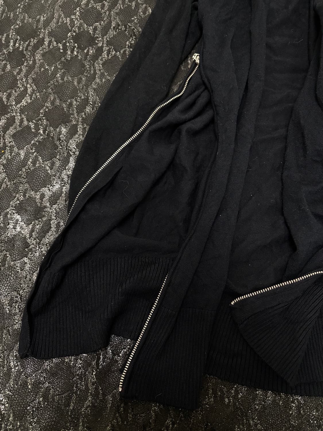 “Vintage” Zipper detail Black Cardigan 상품이미지2