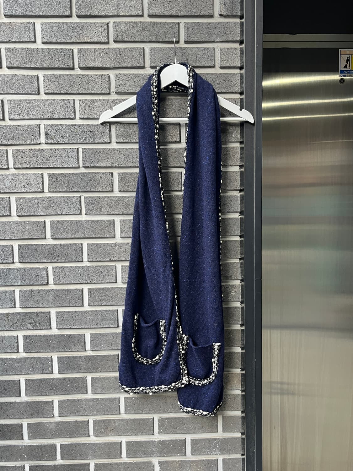 See by Chloe 씨바이끌로에 더블 포켓 머플러 네이비 상품이미지1