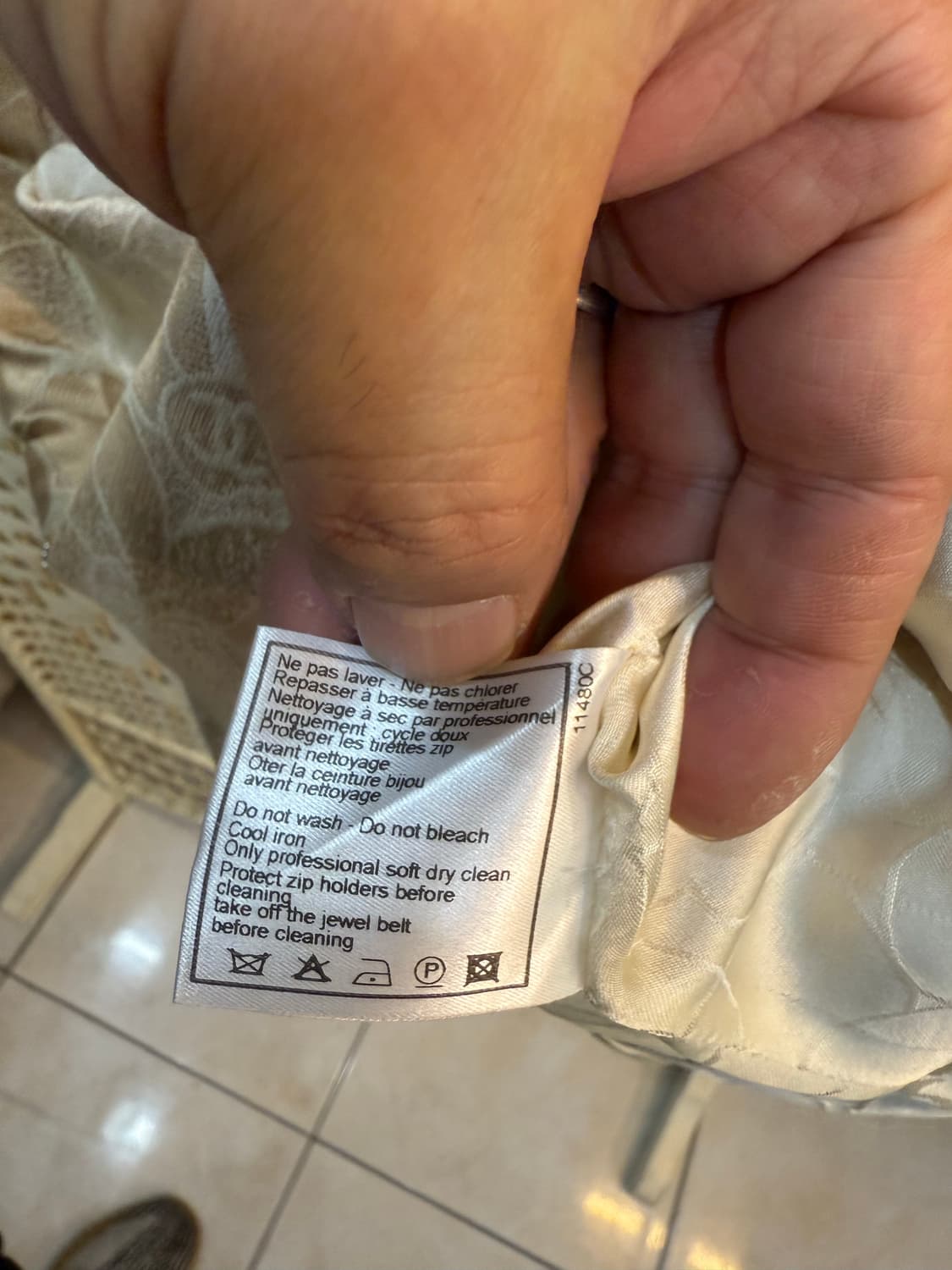 55-66 정품 샤넬 카멜리아 실크 조끼집업 팝니다 상품이미지6