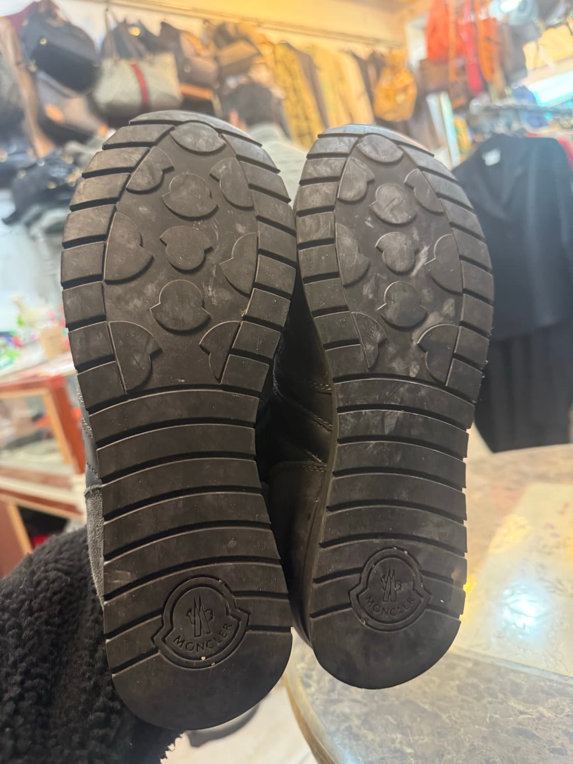 40/260 정품 몽클레어 스니커즈 팝니다 상품이미지8