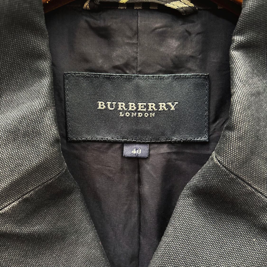 버버리 런던 더블 브레스티드 자켓 노치드 라펠 디테일 레귤러핏 네이비 상품이미지6