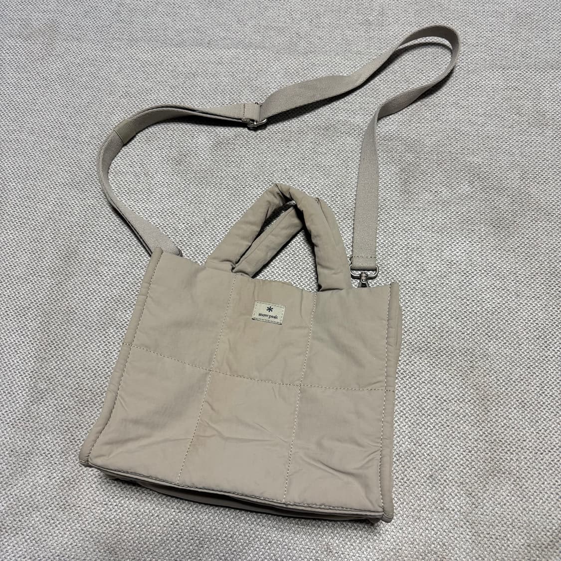 스노우피크 어페럴 퀄팅 패딩 토트백 상품이미지1
