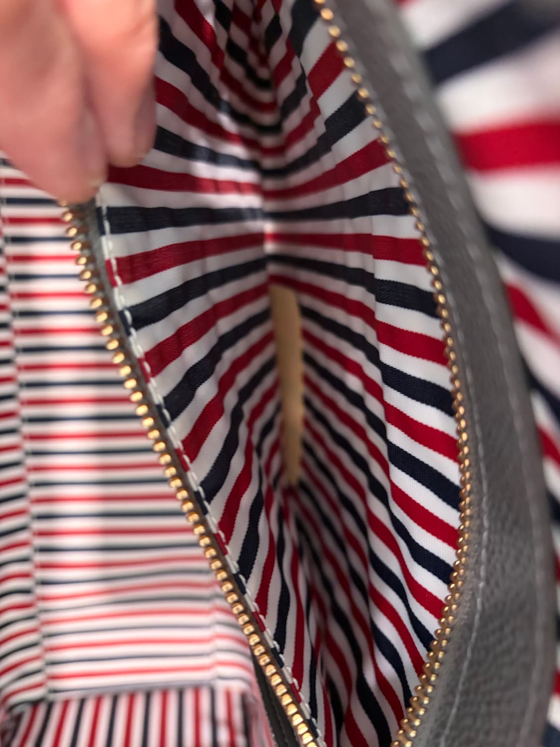 톰브라운 4-바 페블 그레인 레더 스퀘어 토트백 상품이미지5