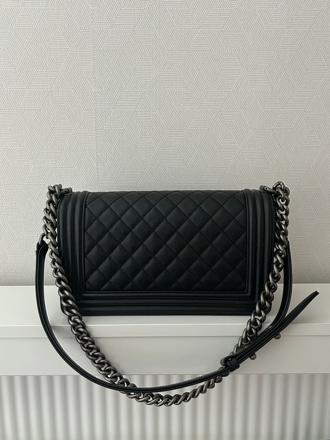 샤넬 보이백 미듐 빈티지 은장 캐비어 상품이미지2