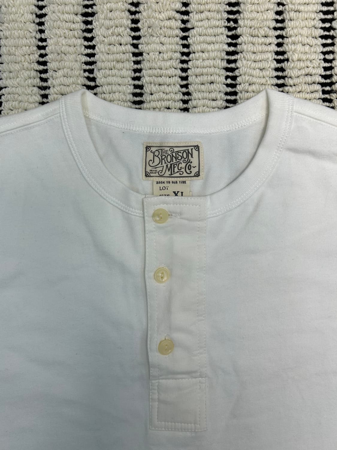 브론슨 코튼 헨리넥 화이트 반팔티셔츠 상품이미지2