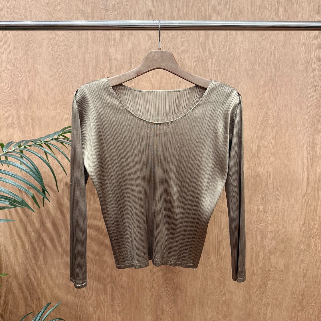 이세이미야케 플리츠플리즈 롱 슬리브 티셔츠 슬림핏 올리브 상품이미지1